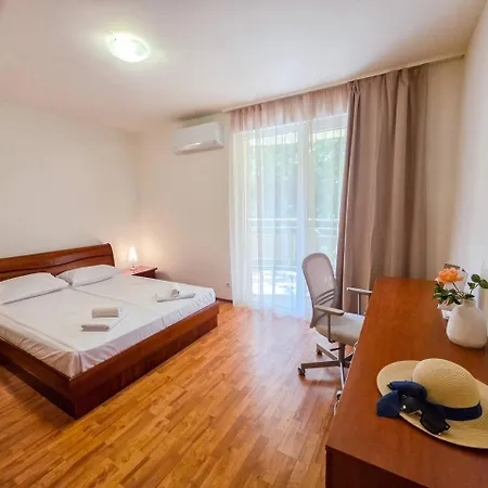 Апартаменти Hidden Gem In Golden Sands Варна